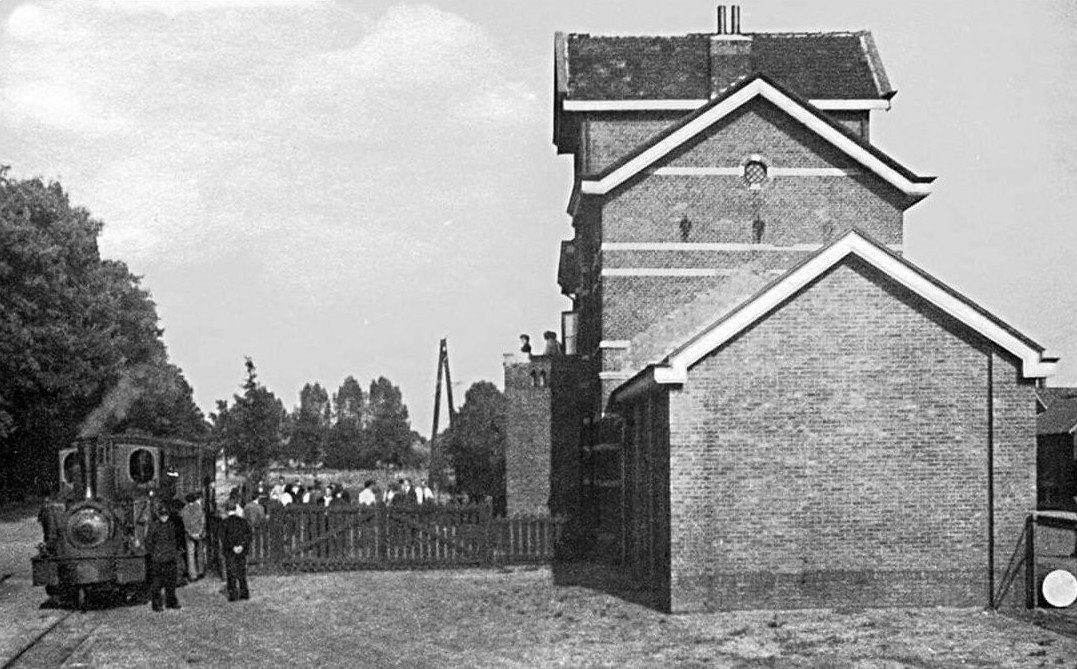 Stoomtram bij Treinstation, Aalten (coll. Hans Schutte)