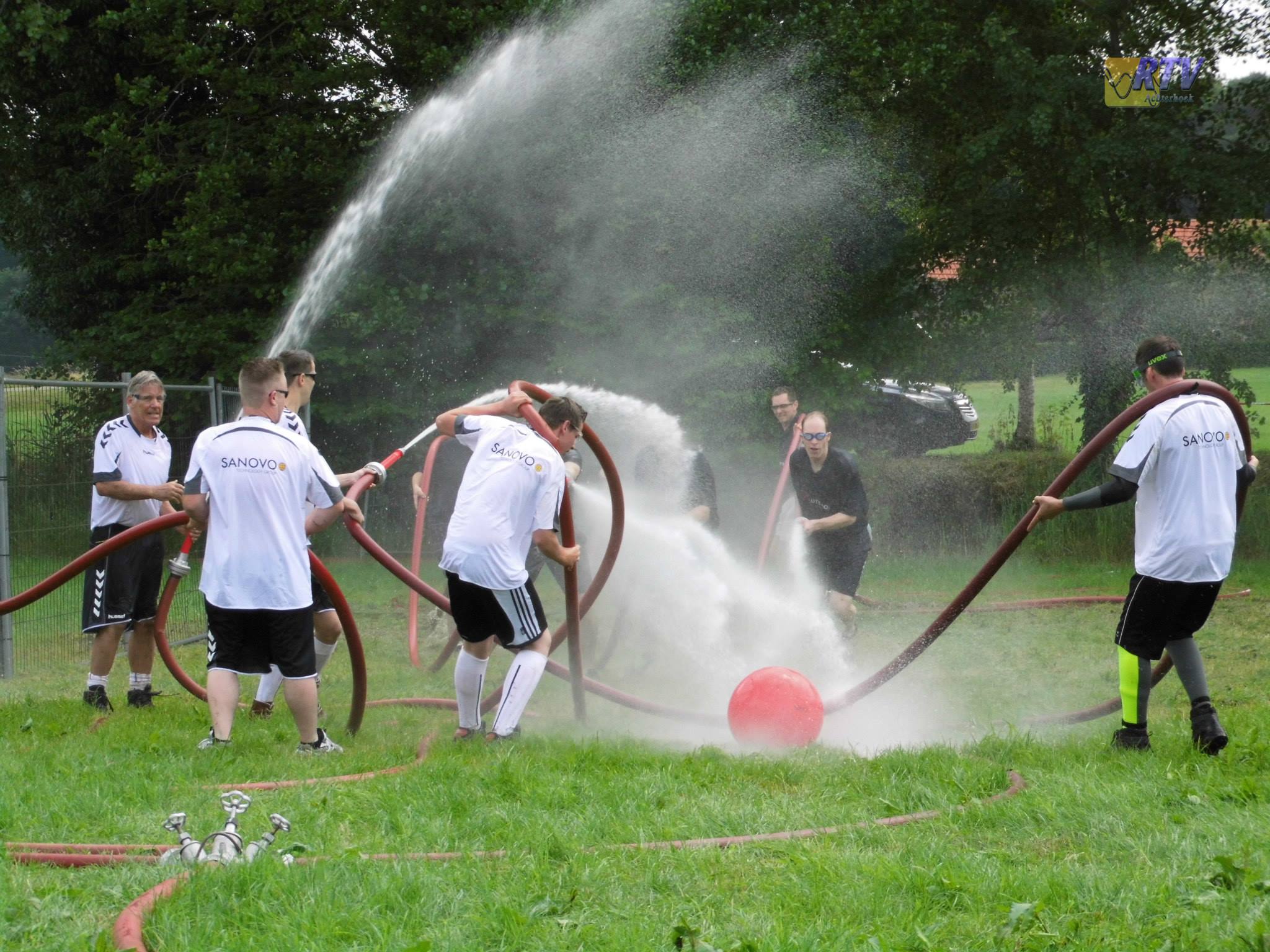 Spuitbal Aalten, 2015 (foto: RTV Achterhoek)