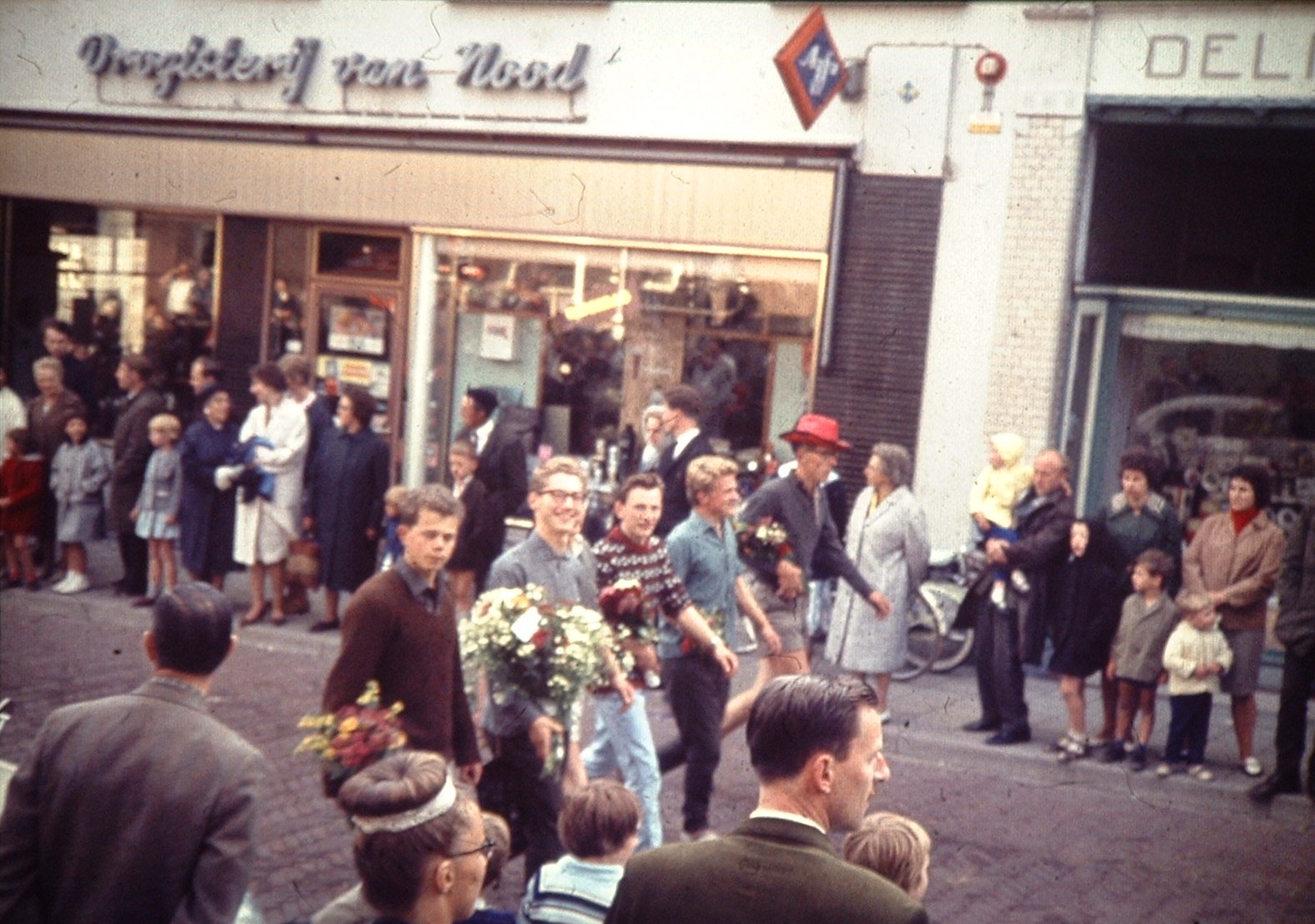 Landstraat 13-15, Aalten (Drogisterij Van Nood)