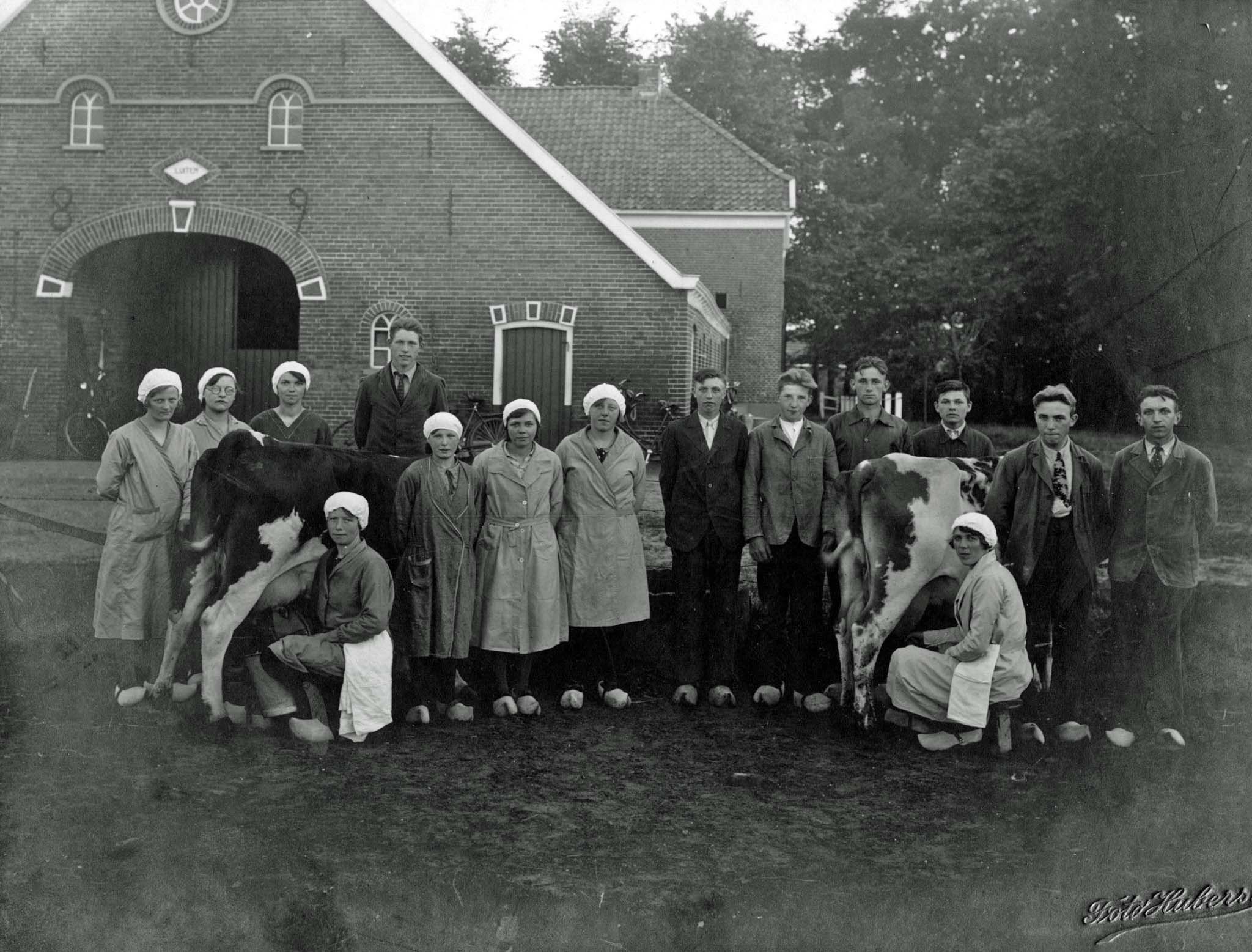 Barloseweg 28, Barlo (Grote Luthe) - Melkexamen, ca. 1930