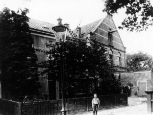 Woonhuis Joh. Peters en Pijpenfabriek Peters & Gans, Gasthuisstraat, Aalten, ca. 1910