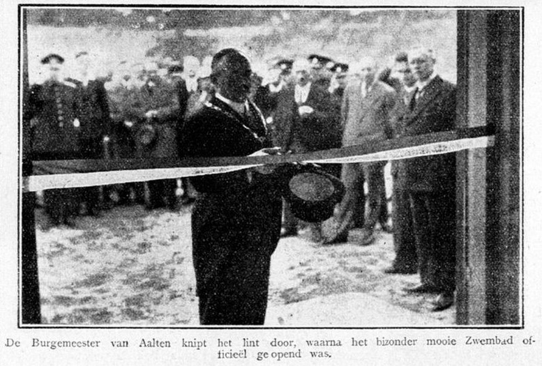 Burgemeester Monnik opent zwembad 't Walfort, 25 juni 1934