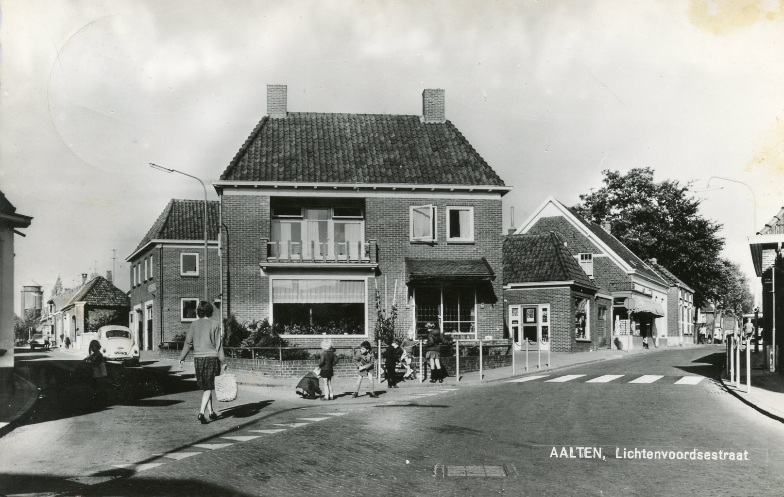 Lichtenvoordsestraatweg 13, Aalten - Hoek Berkenhovestraat, ca. 1970