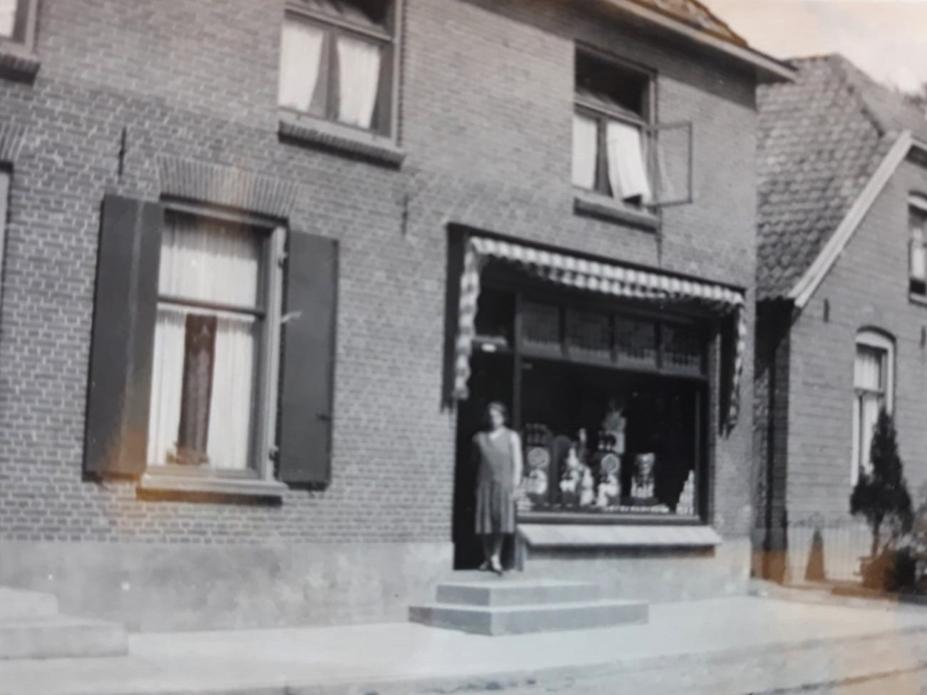 Bredevoortsestraatweg 43, Aalten (winkel Papiermole)