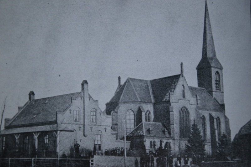 RK Sint Georgiuskerk met oude pastorie, Bredevoort (ca. 1900)