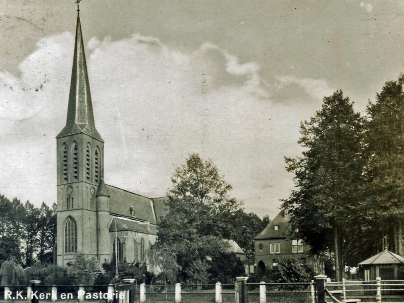 RK kerk en pastorie Aalten, vóór het bombardement 1945