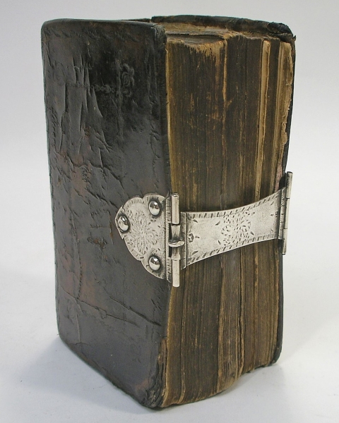 Bijbel met zilveren slot, gemaakt door zilversmid Harmen Jan ten Dam (1804-1850)