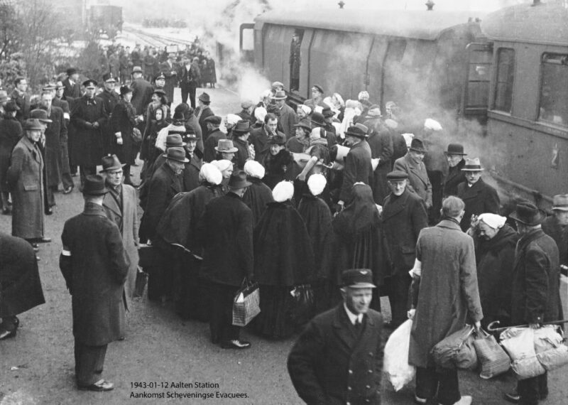 Aankomst Scheveningse evacués Aalten, 12 jan 1943