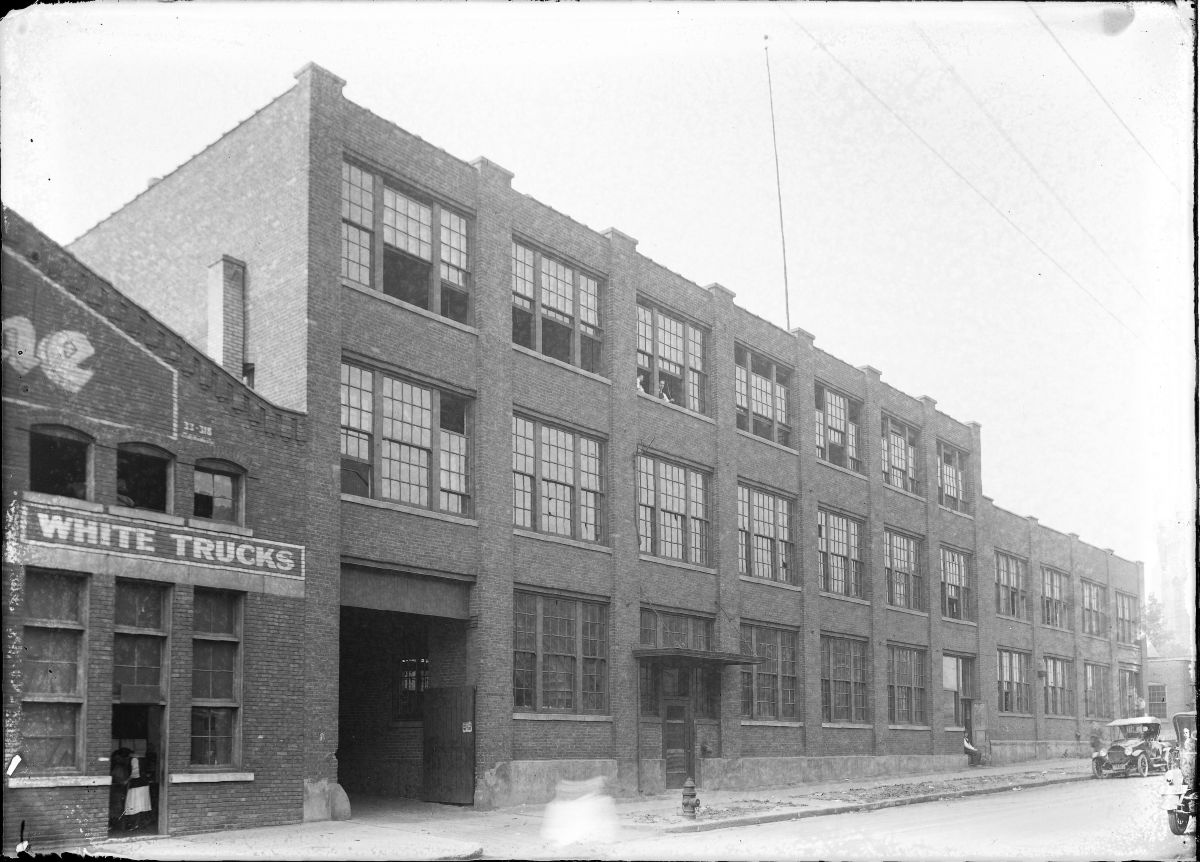 Het nieuwe pand van de John B. Pike Company aan Circle Street, gebouwd in 1907